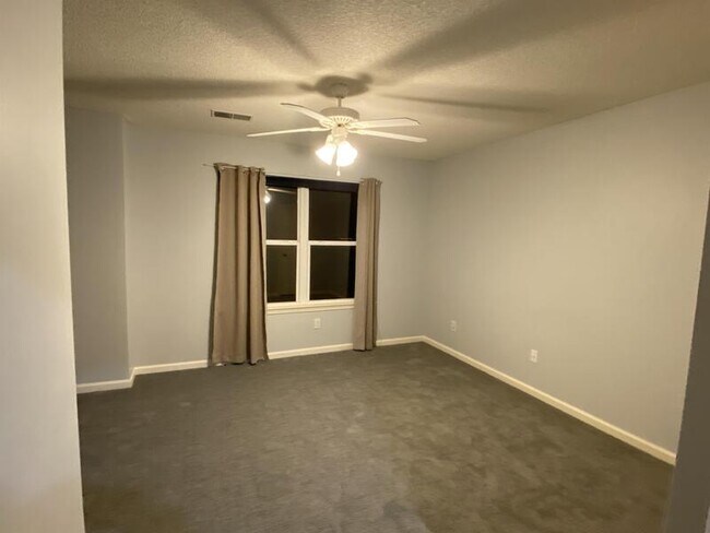 Building Photo - 2020 Madison Dr