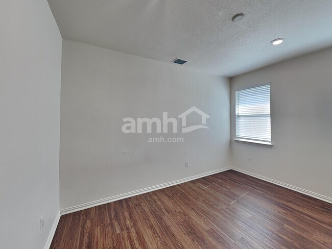 Building Photo - 180 Pebble Creek Run