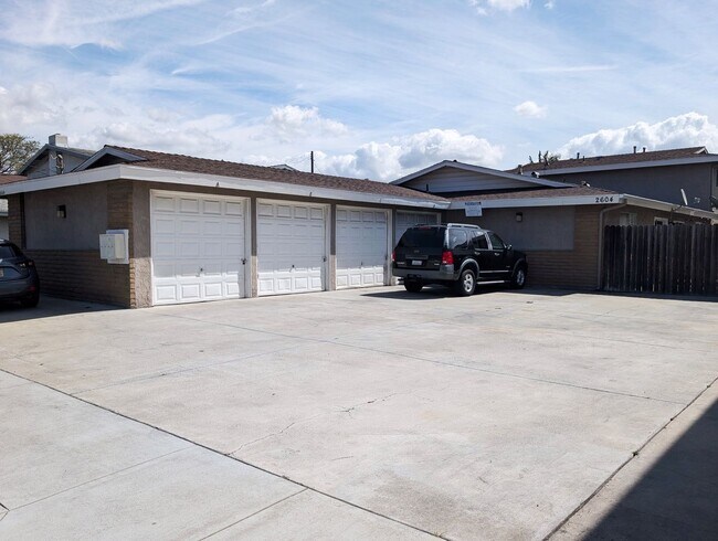 Building Photo - 2604 Delaware St