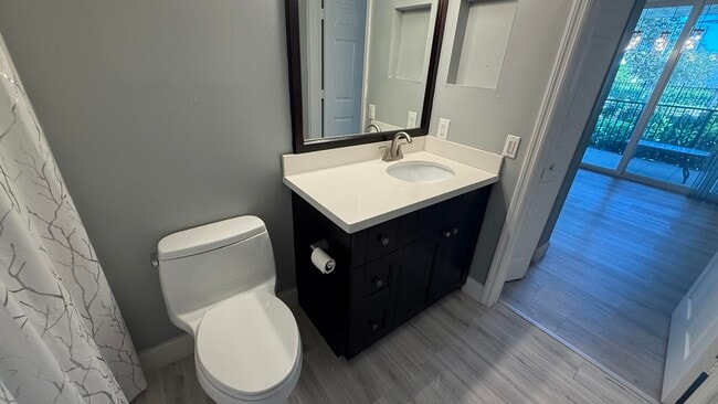 Building Photo - 208 Villa Cir