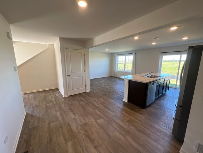 Building Photo - 7615 Violet Ln