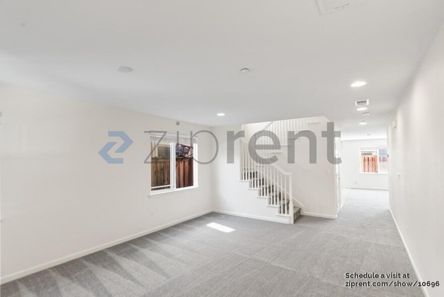 Building Photo - Unit