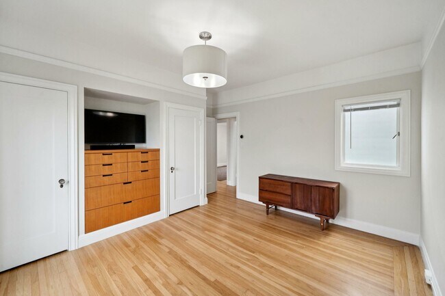 Building Photo - 363 Monticello St