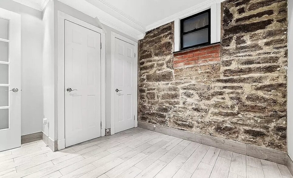 Building Photo - 127 E 7th St