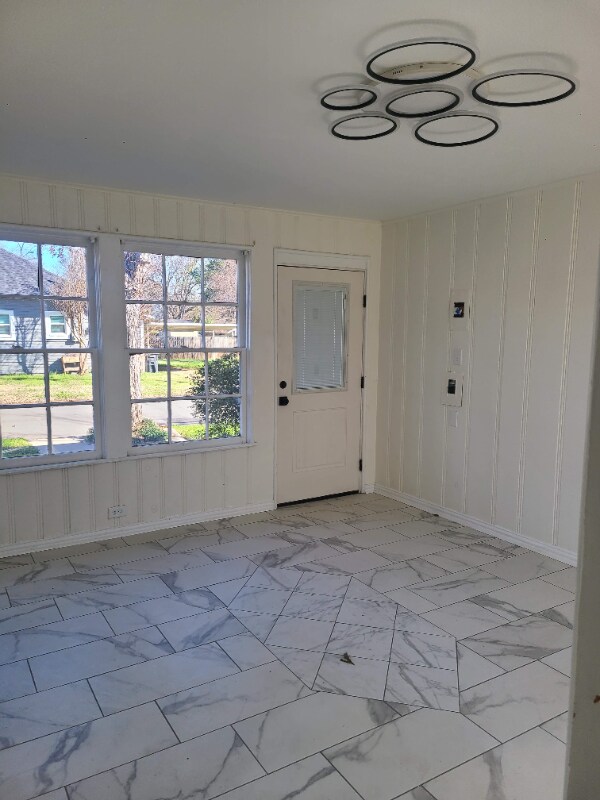 Building Photo - 701 College St