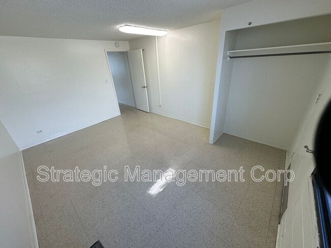 Building Photo - 1301 Lusitana St