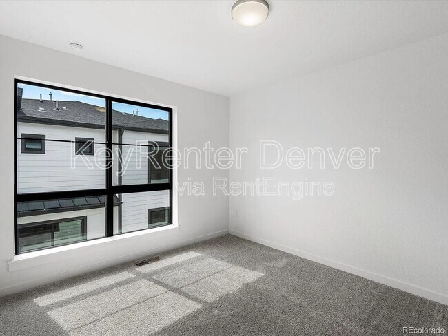 Building Photo - 2032 S Holly St