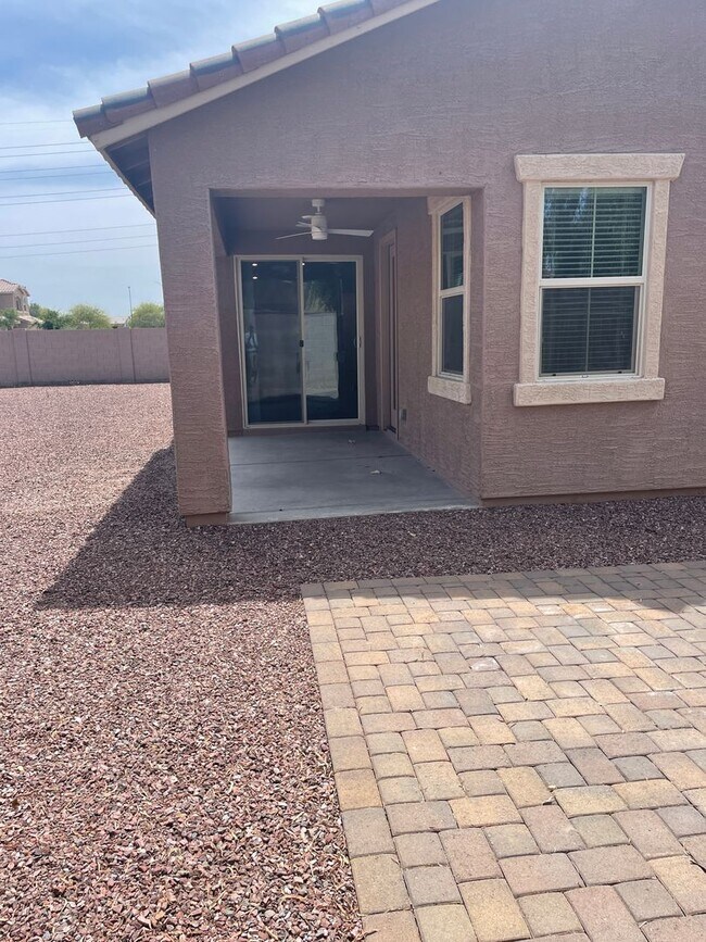 Building Photo - 5 Bedroom/3 Bath Home in Chandler!