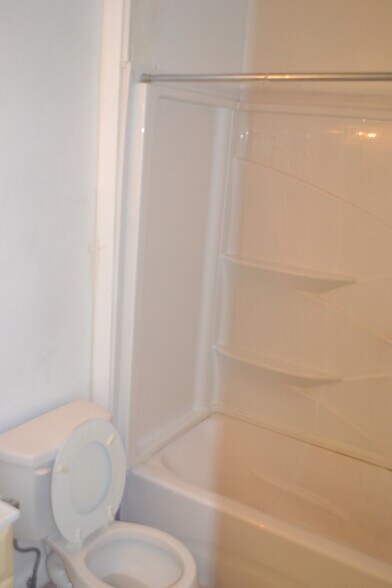 Building Photo - 2115 Hollister Ave