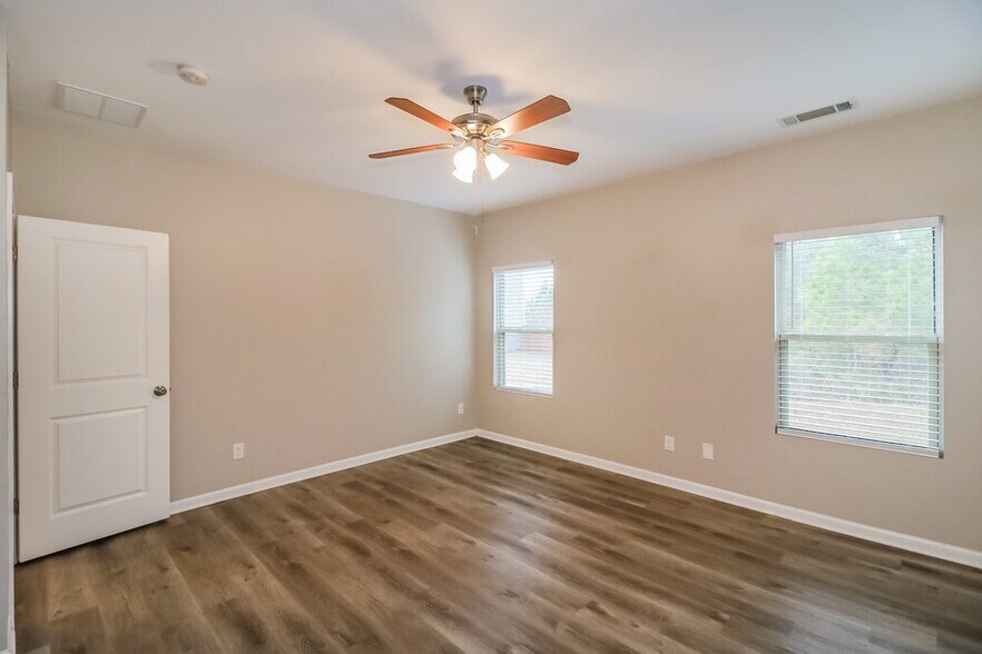 Building Photo - 3482 Sandstone Trail SE