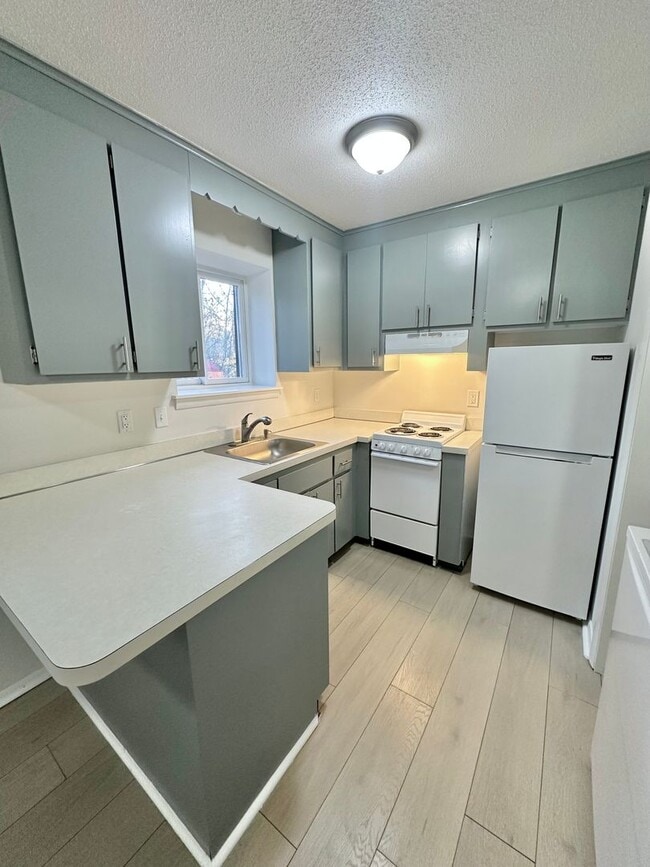 Building Photo - 492 East St