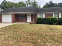 Building Photo - Come take a look at this nice 3 bedroom 1 ...
