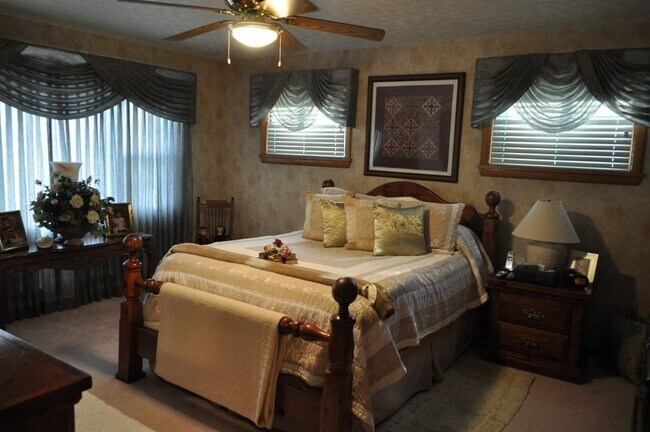 Building Photo - 317 Chestnut St