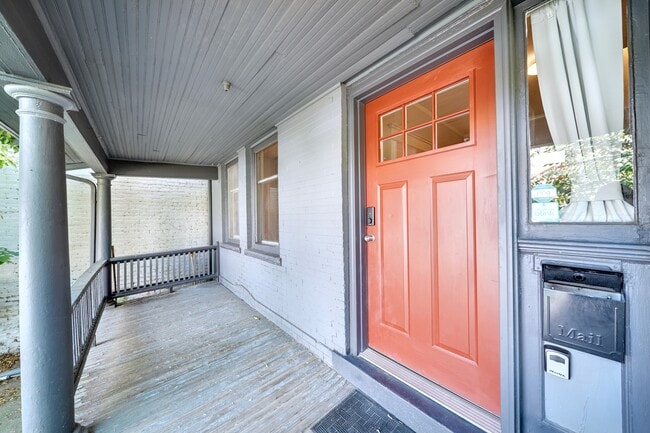 Building Photo - 2528 W 23rd Ave