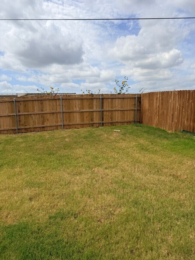 Building Photo - 983 Cline Dr