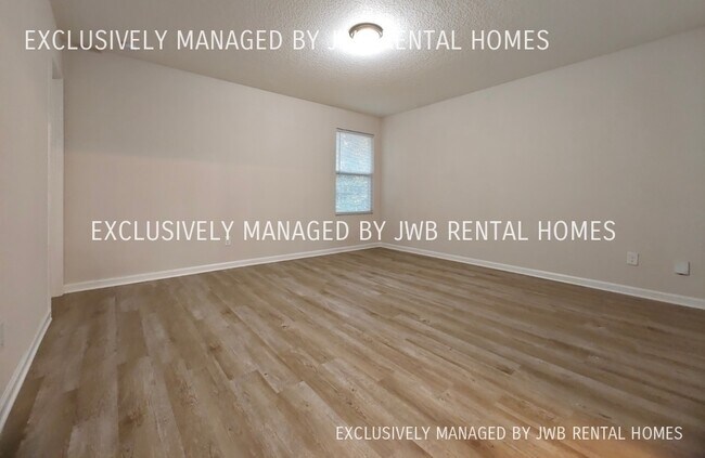 Building Photo - 2355 Jayson Ave