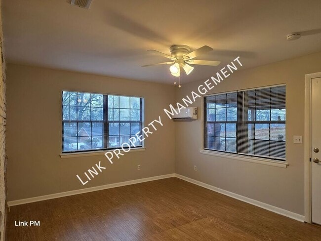 Building Photo - 3731 Knollwood Dr