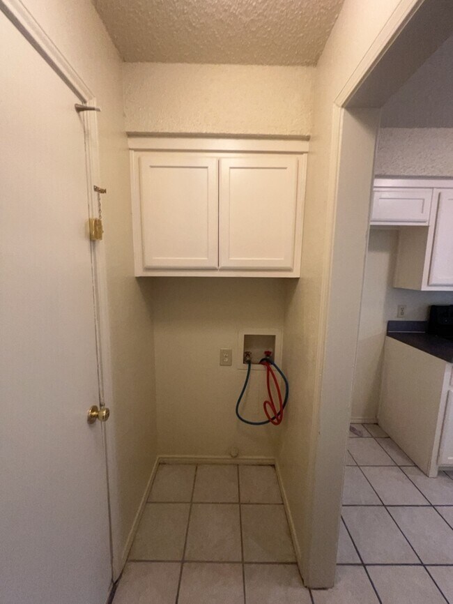 Building Photo - Arlington 3/2.5/2 duplex Ready for move in