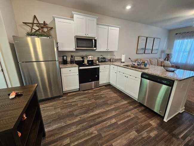 Building Photo - NEW LISTING!!!!!