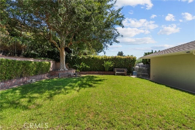 Building Photo - 523 Meadows Dr