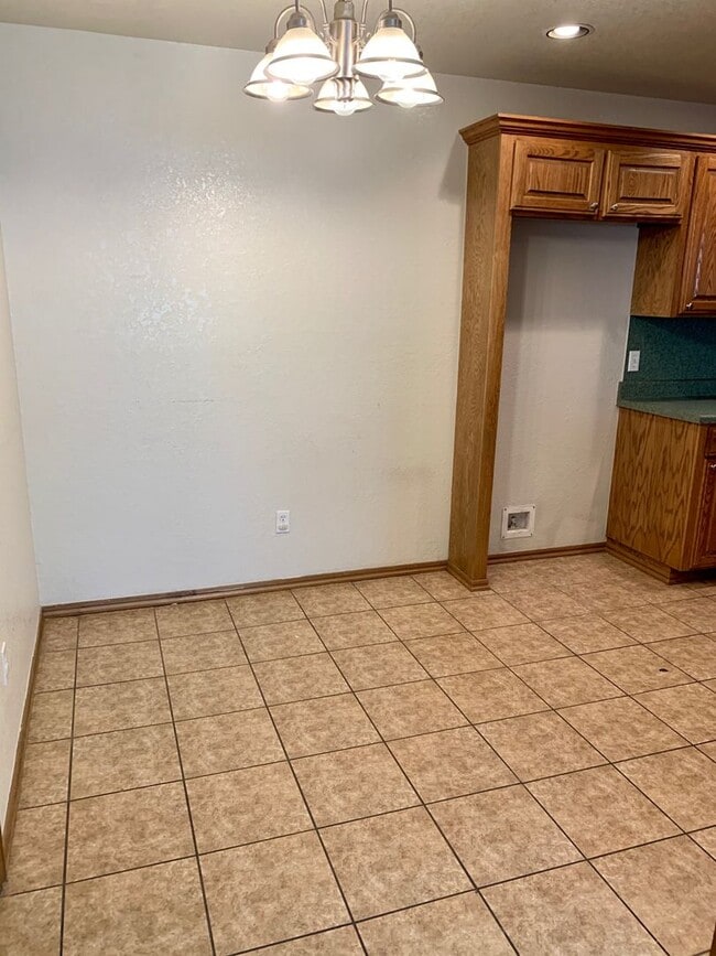 Building Photo - 15112 Kyle Dr