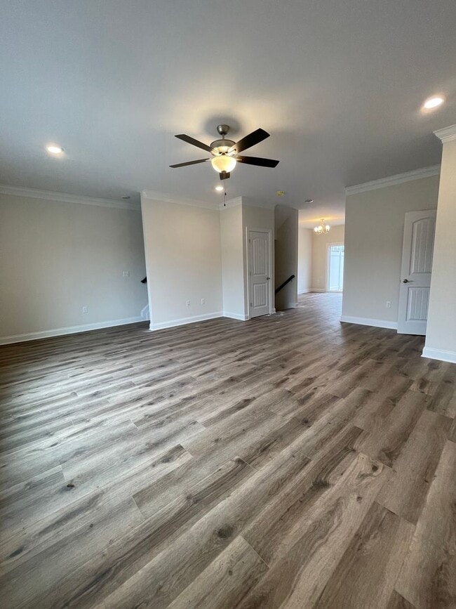 Building Photo - *Crescent Ridge Townhome for Rent*