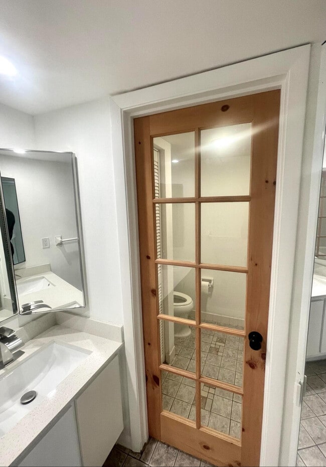 Building Photo - 65 Lake Arbor Dr