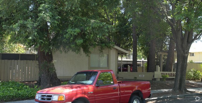 Building Photo - Tamarac Apartments