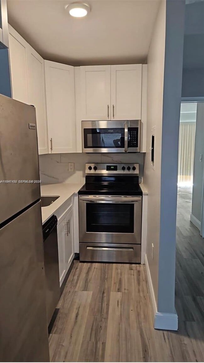 Building Photo - 1860 Venice Park Dr