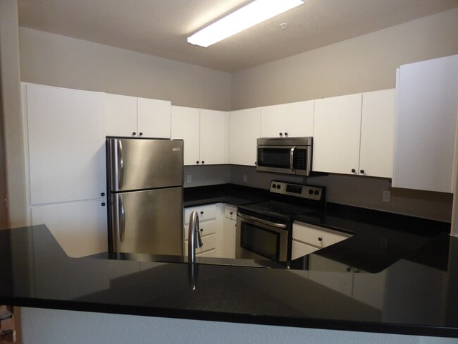 Building Photo - 1641 W Canal Cir