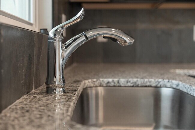 Building Photo - 3 bedroom, 2.5 bathroom townhouse.