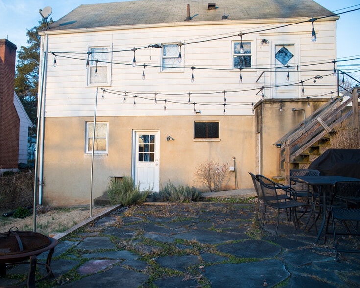 Building Photo - 706 Rockland Ave