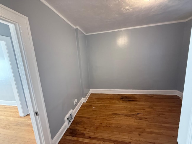 Building Photo - 654 N Lamon Ave