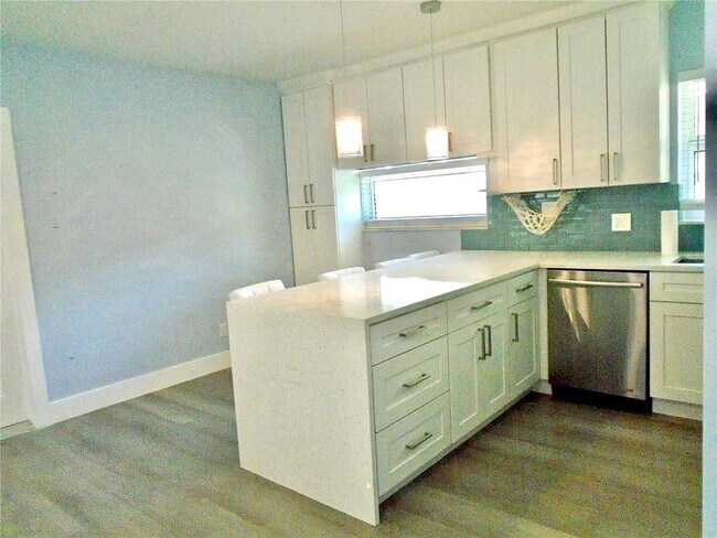 Building Photo - 1991 NE 32nd St