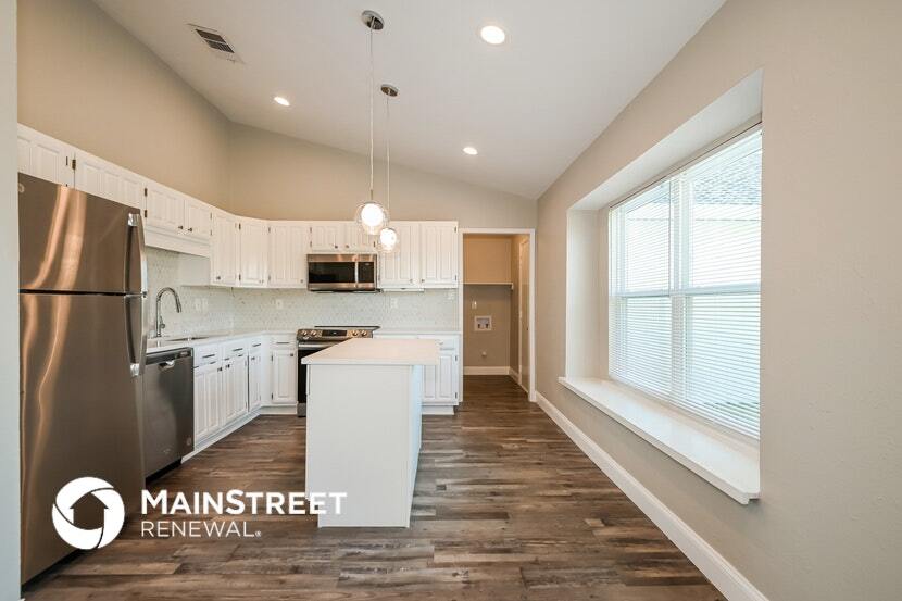 Building Photo - 528 Olympus St