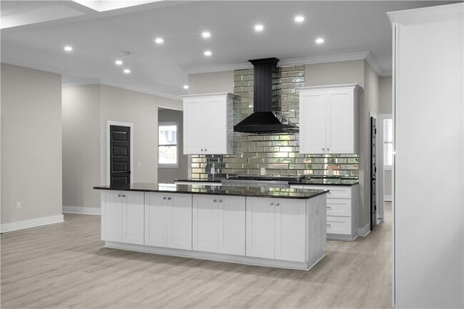 Building Photo - 1331 Diamond Ave SE