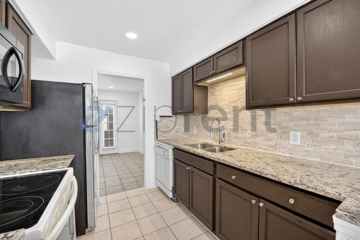 Building Photo - 4626 San Jacinto St