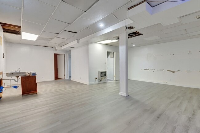 Building Photo - 6469 Fleetwood Dr