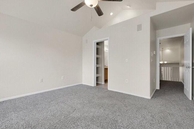 Building Photo - $2,695- 3 Bed, 3 Bath Updated Townhouse wi...