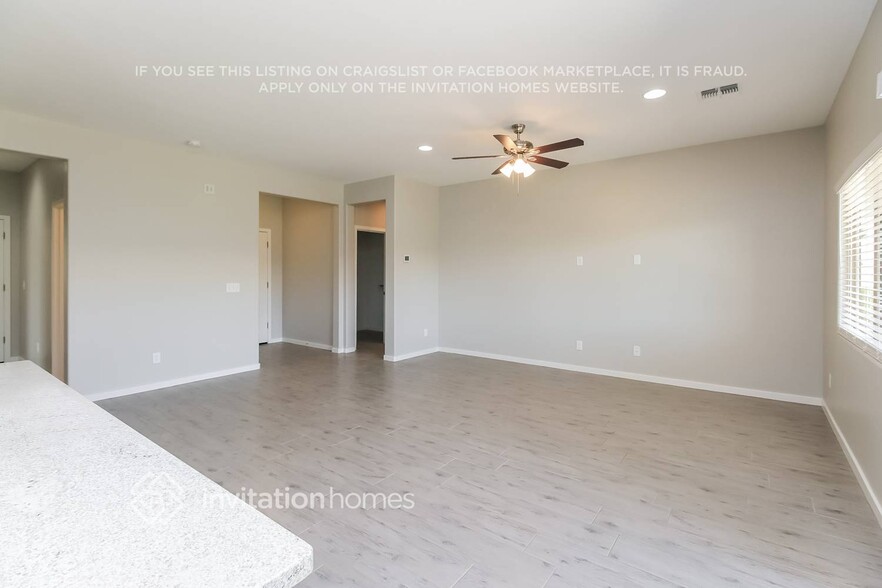 Building Photo - 5541 E Santa Clara Dr