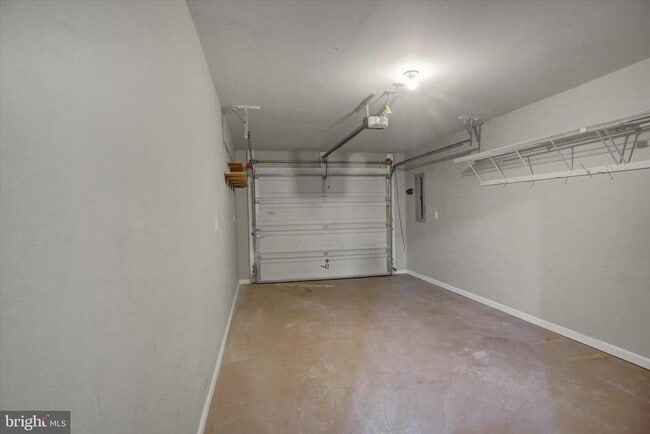 Building Photo - 2367 McCleary Dr