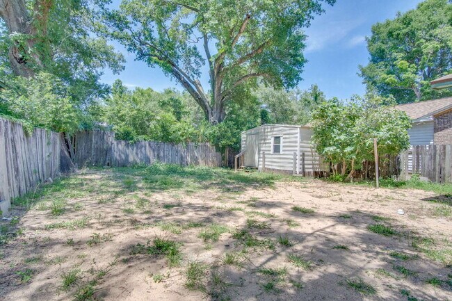 Building Photo - Central Pensacola 2BR Home with Fenced Yard, Updated Interior & Immediate Availability