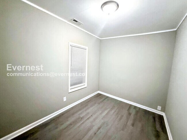 Building Photo - 3335 31st Pl N