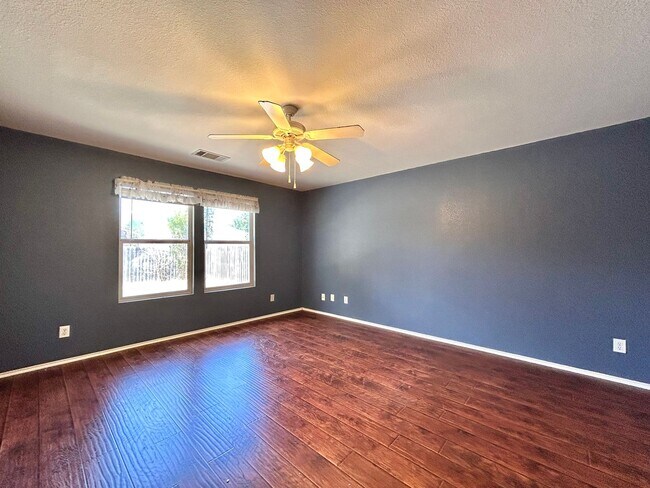 Building Photo - 3 Bed | 2 Bath – Cozy One-Level Home with ...