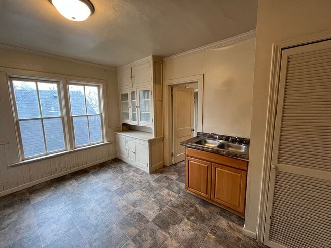 Building Photo - 714 Jackson St