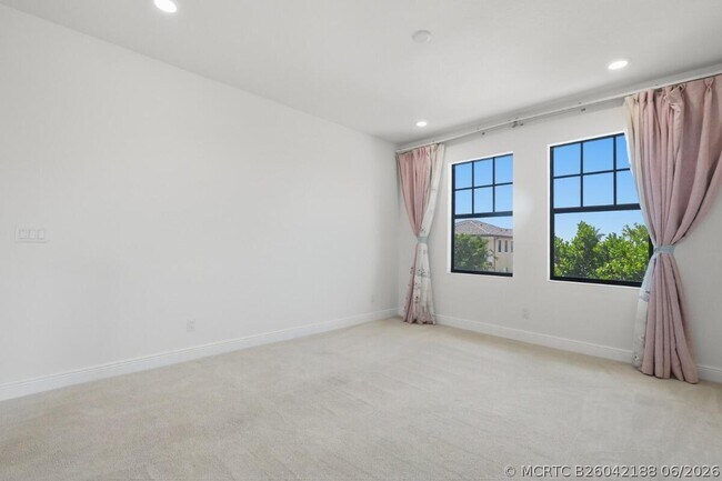 Building Photo - 11760 Bayview Cir