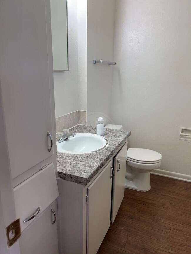 Building Photo - 1205 Kathey Dr