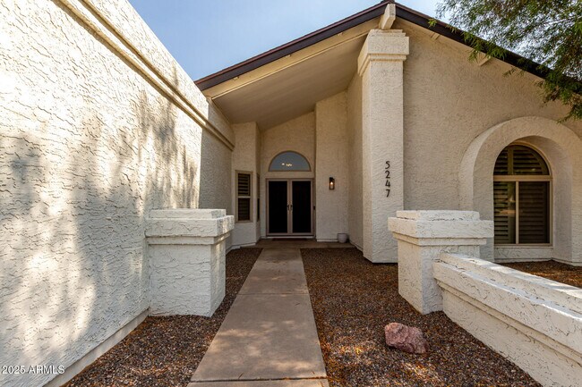 Building Photo - 5247 E Paradise Ln
