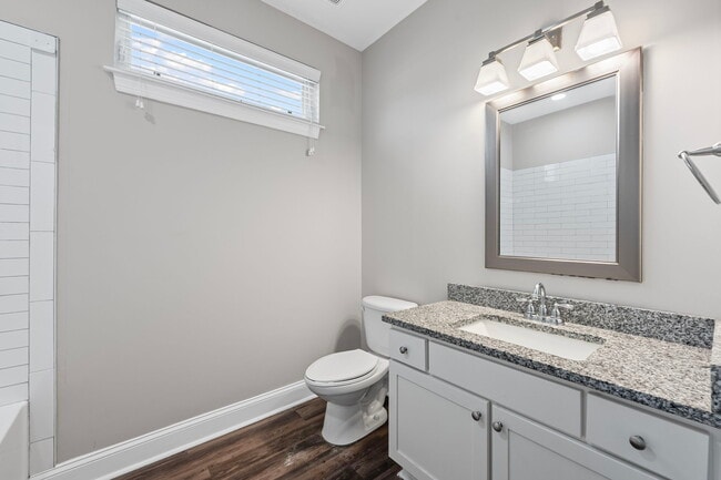 Building Photo - 840 United Ave SE