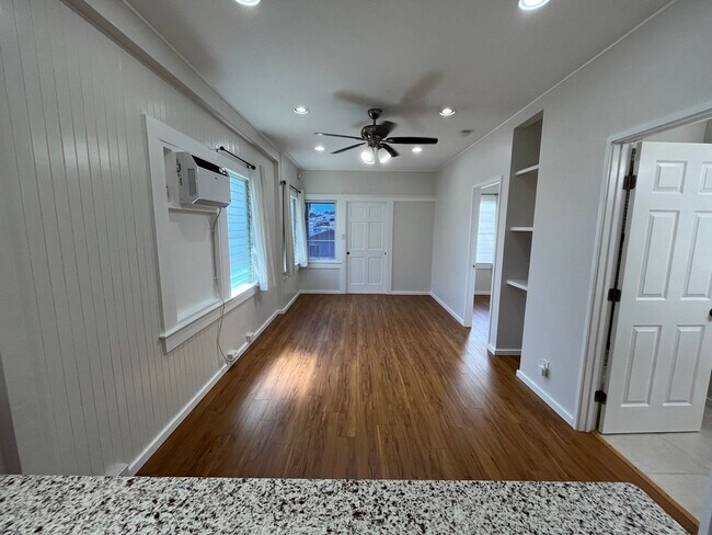 Building Photo - Honolulu/Kamehameha Heights - single famil...